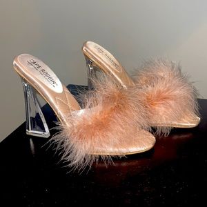NWOT - Feather slip in heels